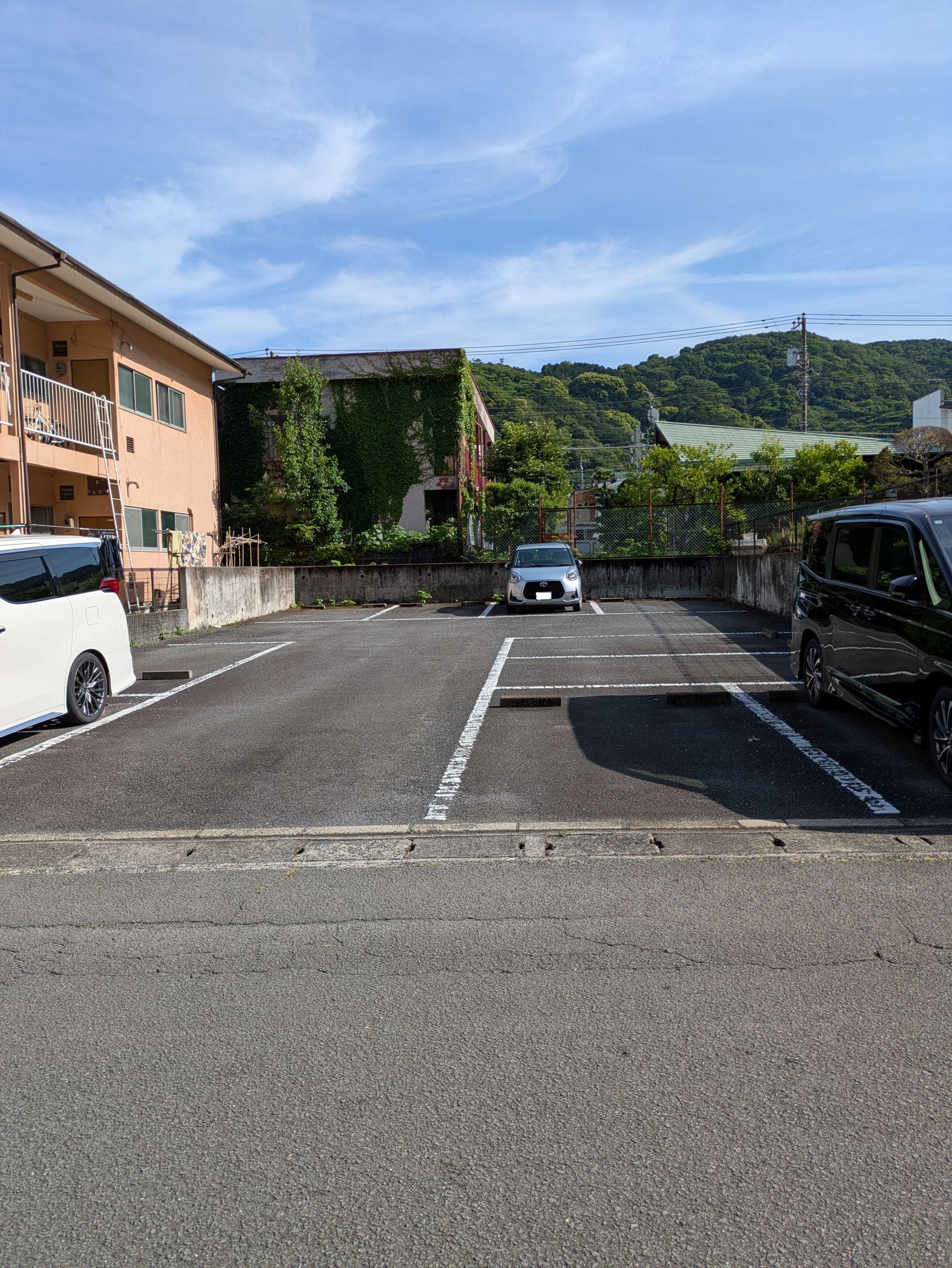 湯河原町土肥１丁目　売地　（駐車場）　湯河原駅まで徒歩４分